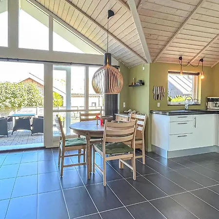 2 Bedroom In Casa vacanze *